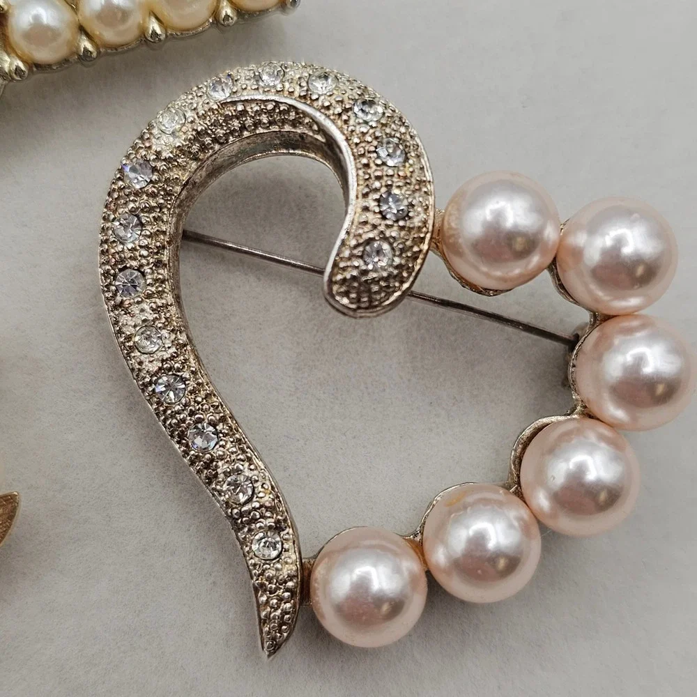 Vintage Brooch Pin Lot 3pc‎ Gold Silver Tone Faux Pearl Heart Wreath Rhinestone